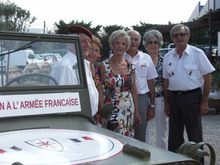 Une Jeep de l'A.S.A.F. (Association de Soutien à l'Armée Française